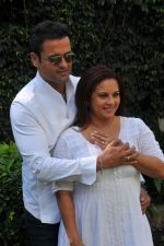 Rohit Roy and wife Mansi celebrate their Platinum Day of Love and exchange Platinum Love Bands by Ishwarlal Harjivandas Jewellers in Mumbai on 12th Dec 2013